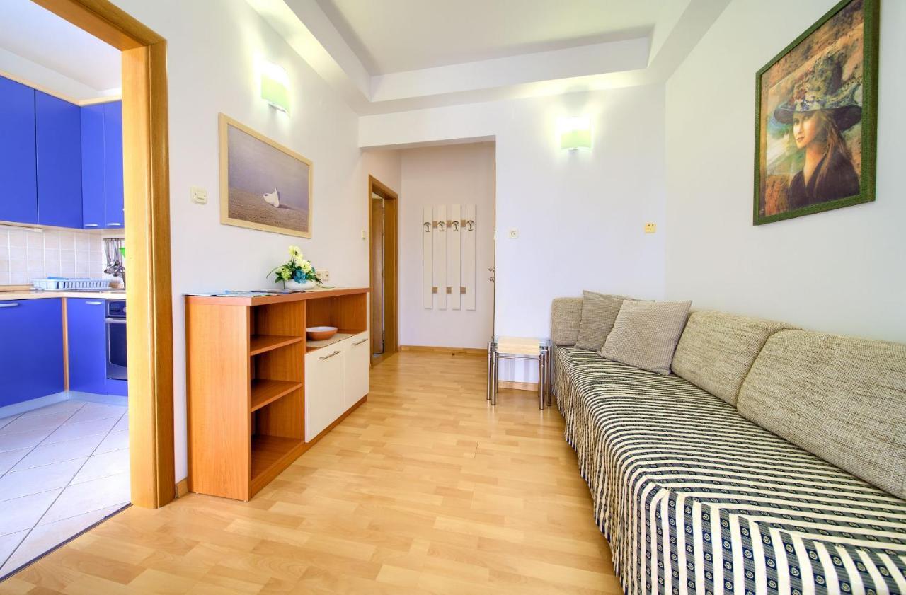Apartments Jele Malinska Exterior foto